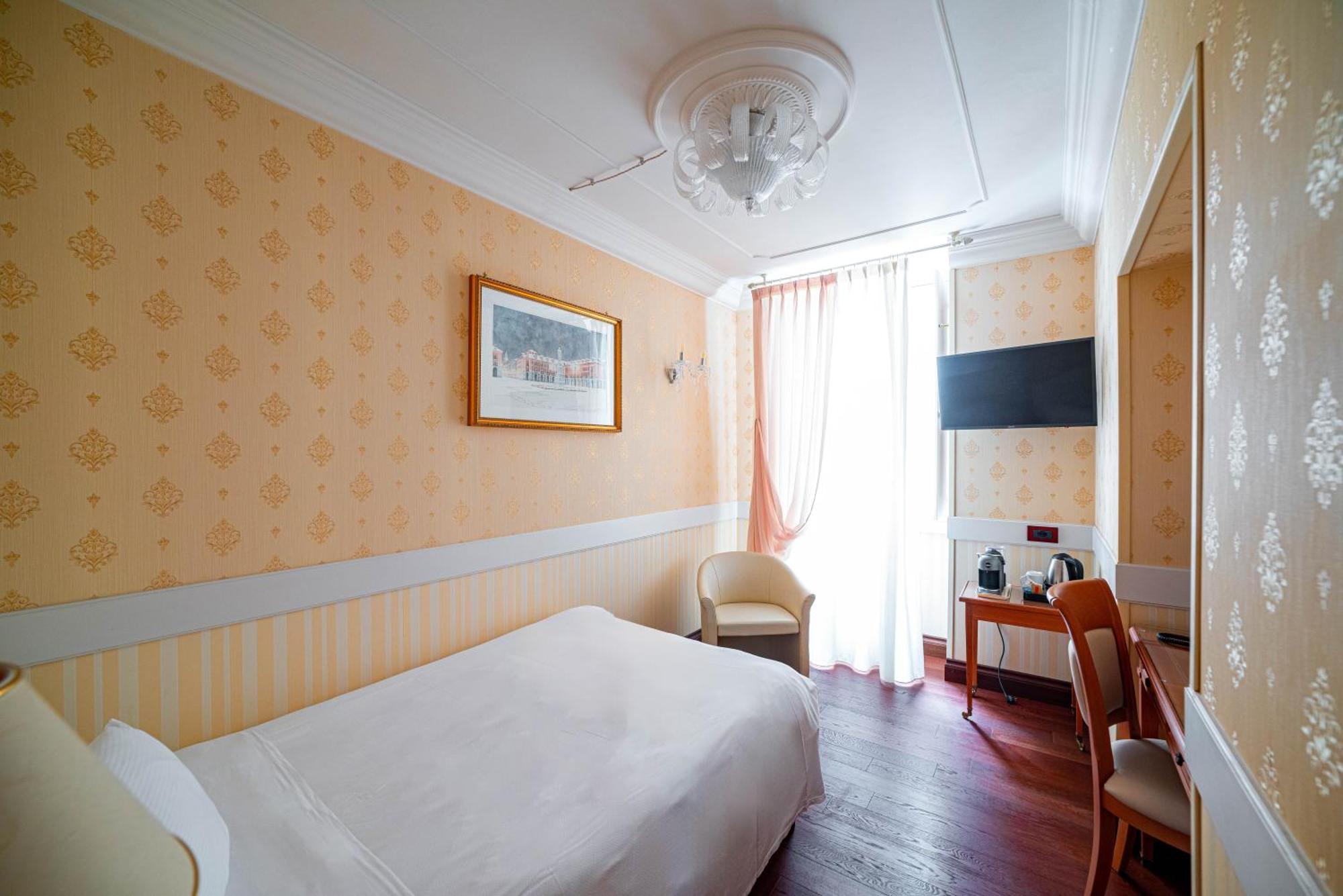 Compact Room,1620201278:JPEG