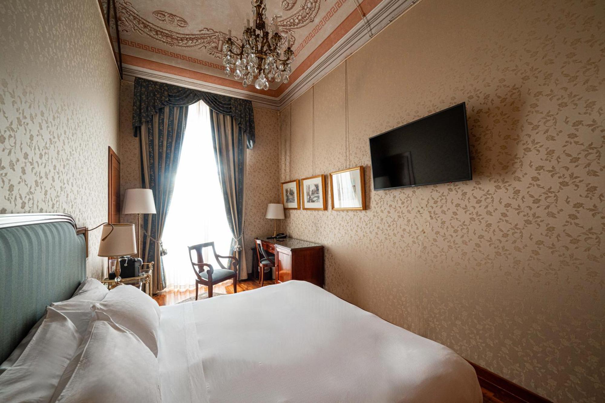 Deluxe Room,1698869463:JPEG